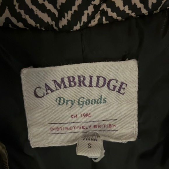 • Dry Goods Chevron Vest Black and White - Picture 9 of 13